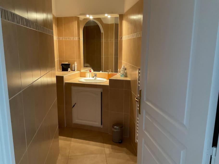 Akropole De Caroline, Central, Lumineux, Calme, Free Parking, Lift, 3 Beds Draguignan Exteriör bild