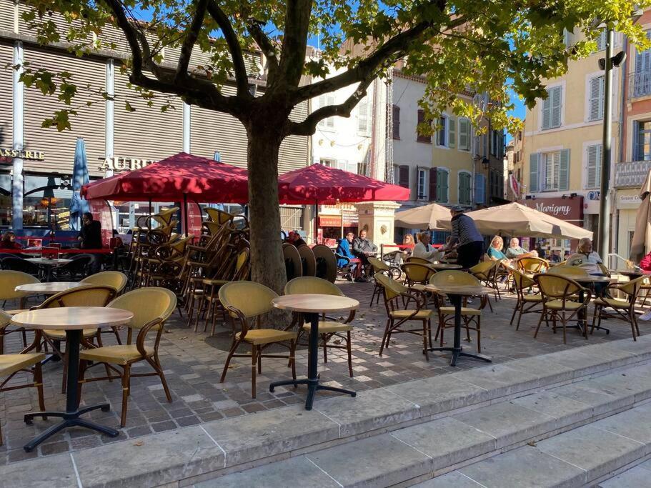Akropole De Caroline, Central, Lumineux, Calme, Free Parking, Lift, 3 Beds Draguignan Exteriör bild