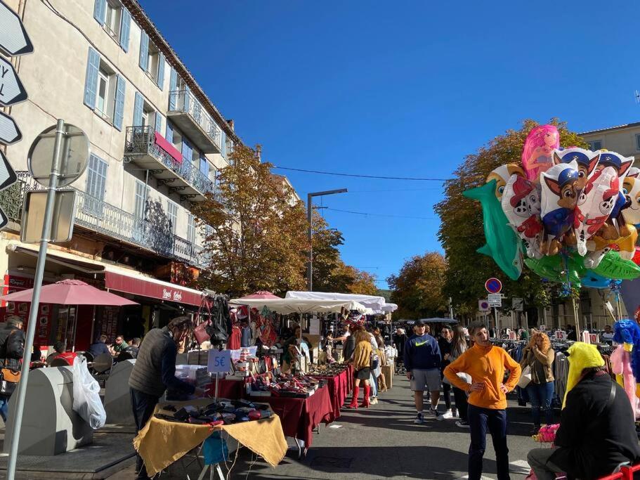 Akropole De Caroline, Central, Lumineux, Calme, Free Parking, Lift, 3 Beds Draguignan Exteriör bild